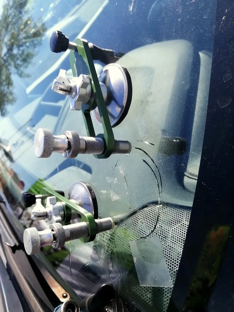 Fixing a circular windshield crack